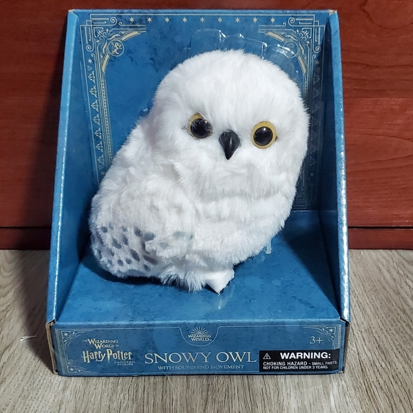 Universal Studios Harry Potter Snowy Owl With Sound and Movement Shoulder Plush - Picture 2 of 4